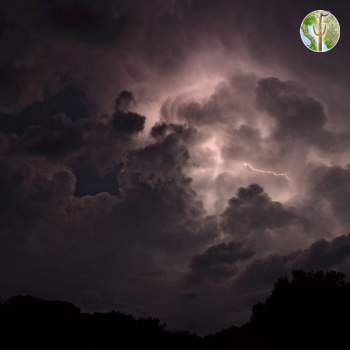Thunderstorm rolls in - lightning photos